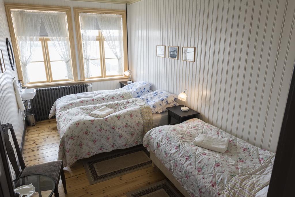 Einarshúsid Guesthouse Bolungarvík Zimmer foto